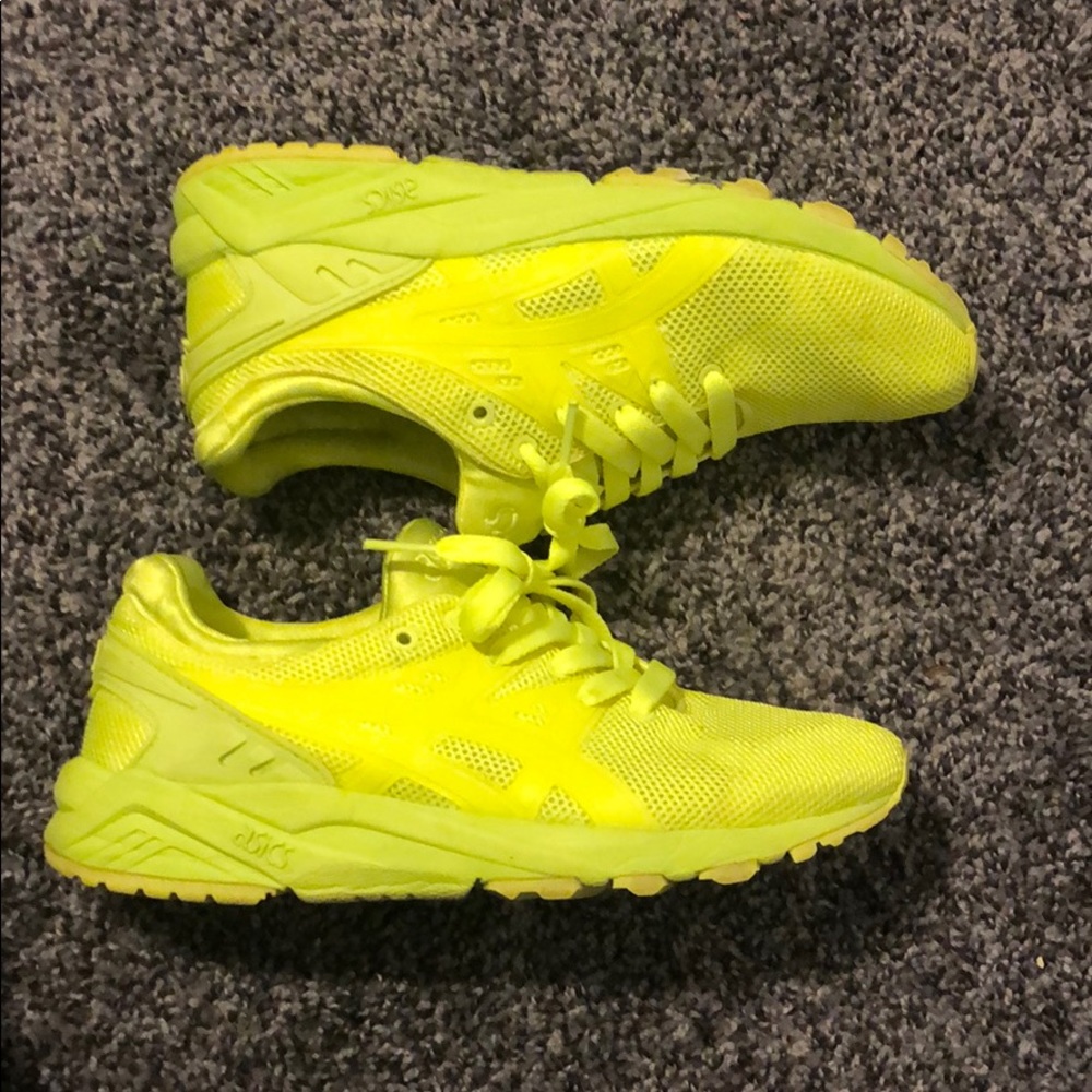 4y ASICS - Picture 2 of 4